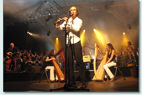 Carlos Nuñez and harpists Stelenn at Festival de Cornouaille, Brittany 2010