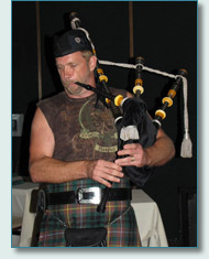 Mad Bagpiper Roger McKinley at Mulligans on the Blue, Wailea