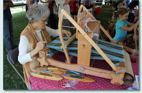 Tartan weaving by the Hawaii Handweavers Hui at the Hawaiian Scottish Festival 2012